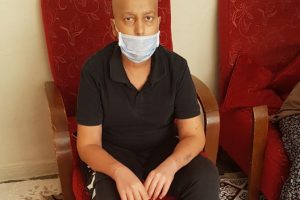 Kanser hastası gencin &ccedil;ığlığı: "&Ouml;lmek istemiyorum"