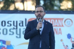 Bakan Kasapoğlu'ndan milli karatecilere tebrik