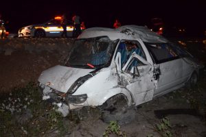 Hatay'da minib&uuml;s tarlaya yuvarlandı: 10 yaralı