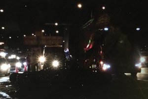 TIR ani fren yapınca turşu bidonları yola sa&ccedil;ıldı