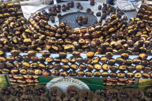 Bursa'da senelerdir "kestane kebap, yemesi sevap" diye bağırıyor! (&Ouml;ZEL HABER)