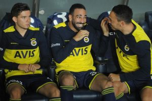 Fenerbah&ccedil;e'de savunmaya iki aday!