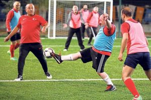 Bakanlar futbol ma&ccedil;ı oynadı!