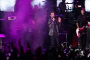 Tarkan 10 yıl sonra Londra'da konser verdi