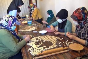 Muş'un y&ouml;resel yemekleri kadınlara gelir oldu