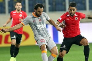Sel&ccedil;uk İnan'ın &uuml;zeri &ccedil;izildi
