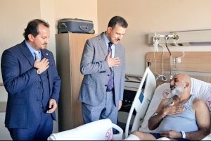Bursa milletvekillerinden tedavisi devam eden &Ouml;zel Harekat Polisi Şahin'e ziyaret