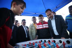 Bakan Kasapoğlu gen&ccedil;lerle bir araya geldi