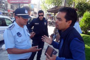 Seyyar satıcı cezadan kurtulmak i&ccedil;in 'kimliğim yok' dedi