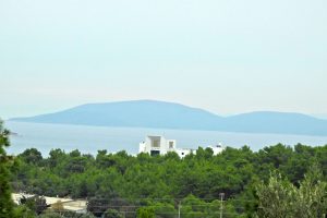 &Ccedil;eşme'de g&ouml;&ccedil;men botu battı, arama kurtarma &ccedil;alışmaları s&uuml;r&uuml;yor