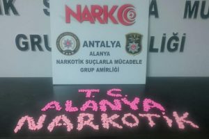 Alanya'da 560 adet uyuşturucu hap ele ge&ccedil;irildi