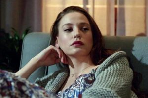 Serenay Sarıkaya '150 bin TL'yi bir &ccedil;ırpıda dağıttı