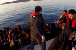 İzmir'de 263 ka&ccedil;ak g&ouml;&ccedil;men yakalandı