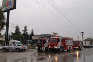 Kocaeli'de karton ve mobilya deposunda yangın &ccedil;ıktı