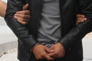 Hırsızlar &ccedil;aldıkları motosiklet ile yakalandı