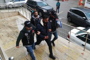 Uyuşturucuyla kıskıvrak yakalandı