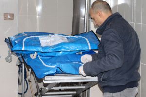 Başına &ccedil;eki&ccedil;le vurup &ouml;ld&uuml;rd&uuml;ğ&uuml; eşini testereyle par&ccedil;alara ayırıp g&ouml;mm&uuml;ş