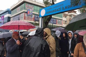 &Ouml;ğrenci velilerinden 'hasarlı okul yıkılsın' talebi