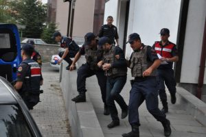 Ağabeyini &ouml;ld&uuml;r&uuml;p, yeğenini de yaralayan şahıs tutuklandı