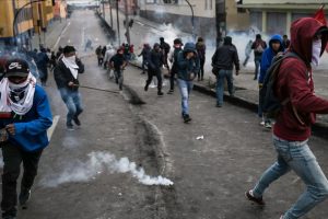 Ekvador'da yargı ve yasama kurumları da faaliyetlerini durdurdu
