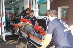 İnşaattan d&uuml;şen iş&ccedil;i yaralandı