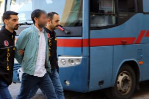 Diyarbakır'da mazot ka&ccedil;ak&ccedil;ılarına darbe