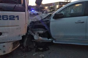 Kamyon ile hafif ticari ara&ccedil; &ccedil;arpıştı