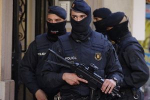 Kırmızı b&uuml;ltenle aranan PKK'lı tatilde yakalandı