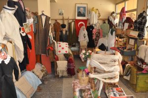 Aile yadigarı eşyalarla avini m&uuml;zeye &ccedil;evirdi