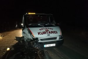 Otomobil ile &ccedil;ekici &ccedil;arpıştı