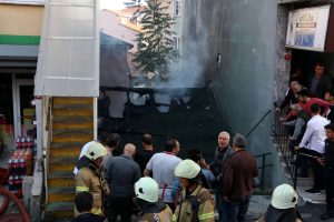 İstanbul'da gecekondu alev alev yandı