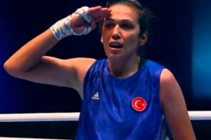 Milli boks&ouml;r Elif G&uuml;neri'den g&uuml;m&uuml;ş madalya