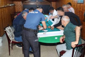 Kumar ve yasa dışı bahis operasyonu: 8 g&ouml;zaltı
