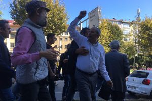 Slogan atan HDP'lilere polis m&uuml;dahale etti