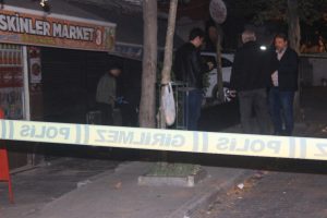 Beyoğlu'nda bir d&uuml;kkanın &ouml;n&uuml;ne 'ses bombası' atıldı