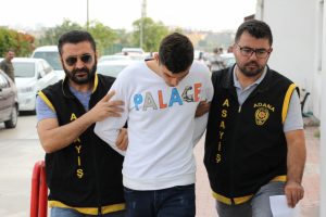 Eskort sitesinden bulduğu kadınları gasp etti
