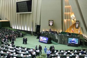 İran Meclisi'nde Hazar Denizi protestosu