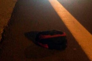 Otomobilden atılan &ccedil;antadan uyuşturucu &ccedil;ıktı