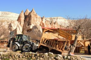 Kapadokya'da 157 ka&ccedil;ak yapı yıkıldı
