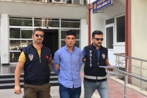 Sevgilisinin yanına gitmek i&ccedil;in cep telefonu &ccedil;aldı