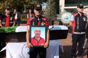 Hayatını kaybeden itfaiyeci dualarla uğurlandı
