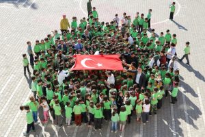 400 &ouml;ğrenciden Mehmet&ccedil;iğe "Barış Pınarı" koreografili destek