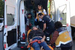 Alkol komasına giren kadın polisleri harekete ge&ccedil;irdi