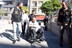 Eski eşine dehşeti yaşattı: 'Cinnet ge&ccedil;irip satırla eşime vurdum, sonrasını hatırlamıyorum'