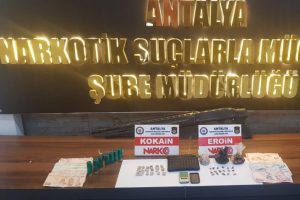 Uyuşturucu operasyonunda 4 g&ouml;zaltı