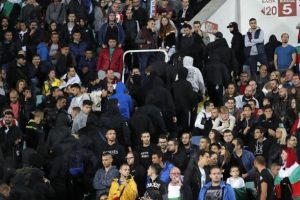İngiltere'den ırk&ccedil;ılara 6 goll&uuml; cevap