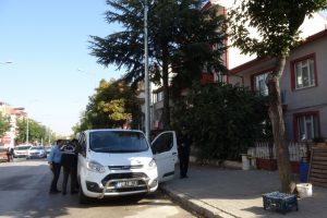 D&uuml;şt&uuml;ğ&uuml; apartman bah&ccedil;esinde &ouml;ld&uuml;