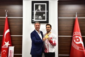 D&uuml;nya şampiyonundan Başkan İduğ'a ziyaret