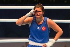 Milli sporcularımız askerlerimizin yanında
