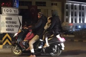 Motosiklette 4'&uuml; &ccedil;ocuk 6 kişi